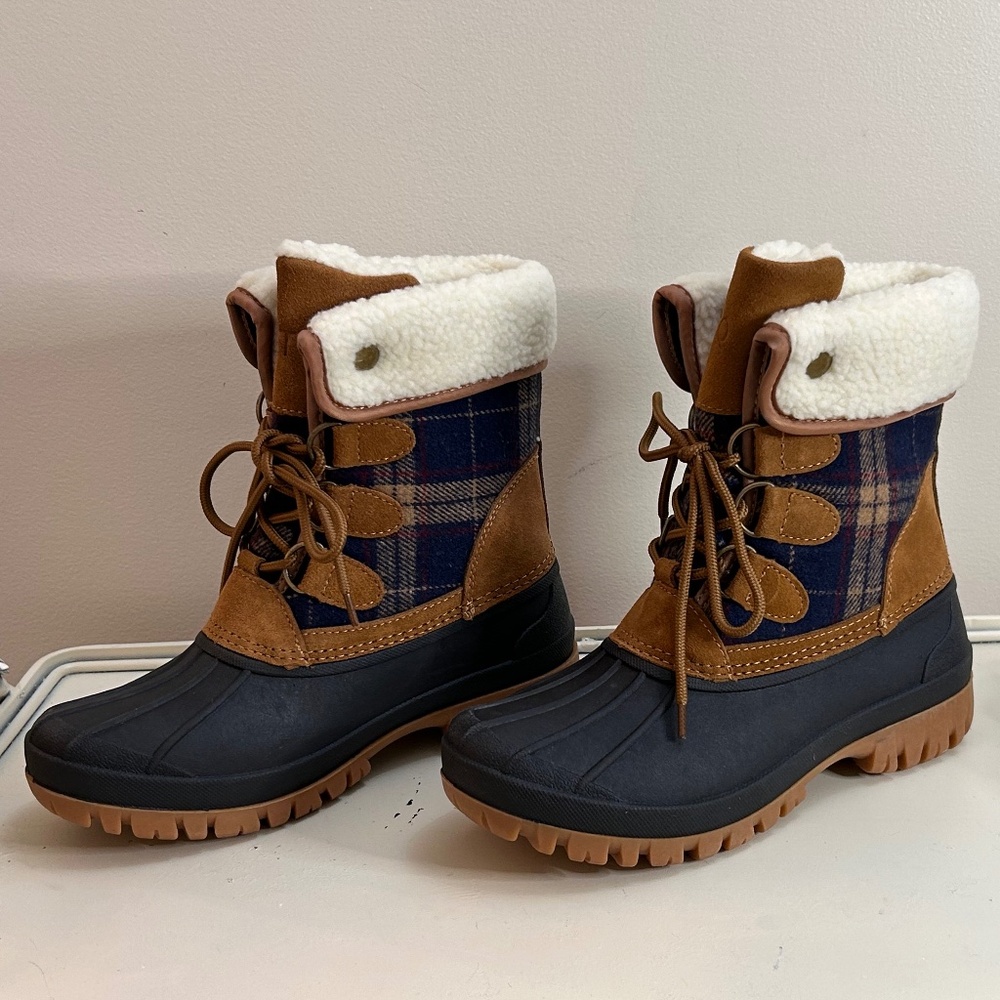 Women’s Plaid Lace-Up Winter Boot with Faux Shearling - Brown/Black